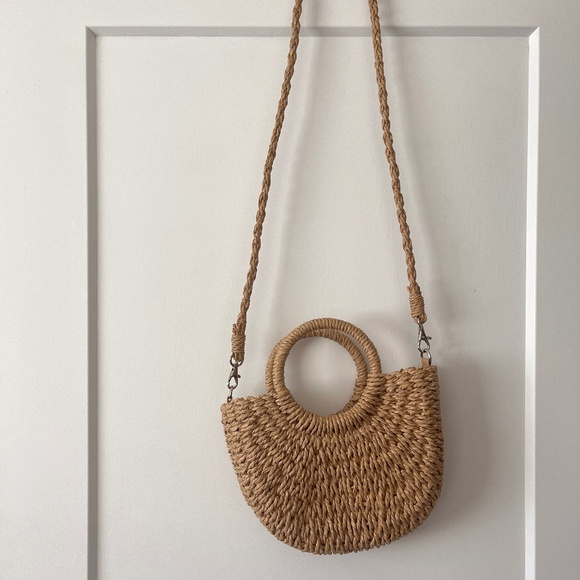 Cute Woven Bag w removable shoulder strap - Picture 1 of 3
